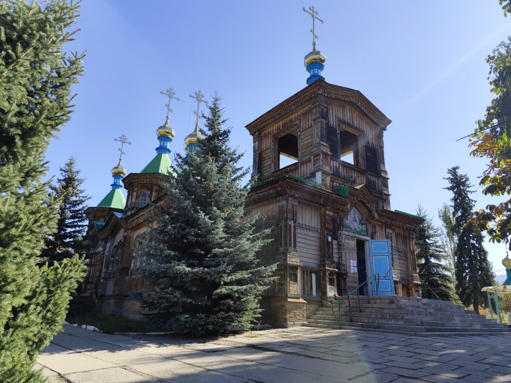 Храм Троицы в Караколе